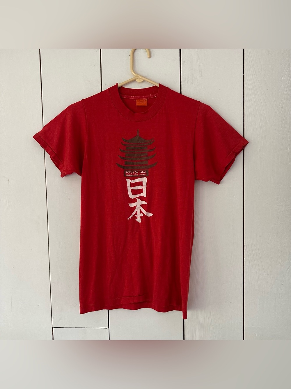 VTG Y2K Red T-shirt Sz S-M Focus on Japan Colorado State University Indie Grunge